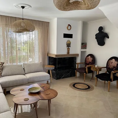 Vilă Detached House With Pool In Alacati *
