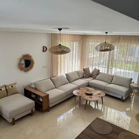 Detached House With Pool In Alacati Vilă
