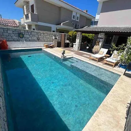 Detached House With Pool In Alacati Vilă *