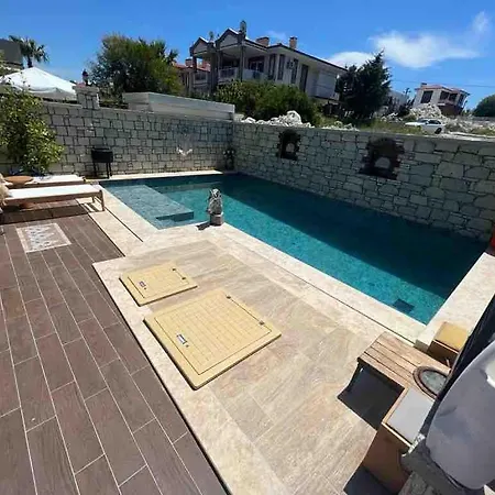 Detached House With Pool In Alacati Vilă