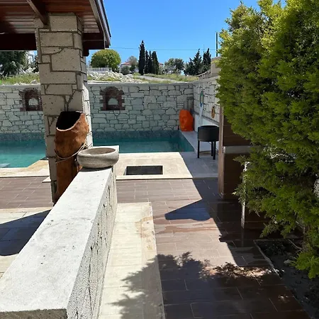 Villa Detached House With Pool In Alacati Çeşme